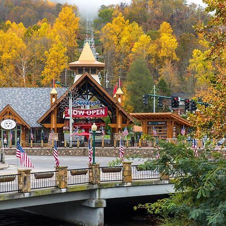 Cabin Of Dreams, 3 Bedroom Water View, Wifi, Hot Tub, Pool Table, Sleep 8 Sevierville Exterior photo