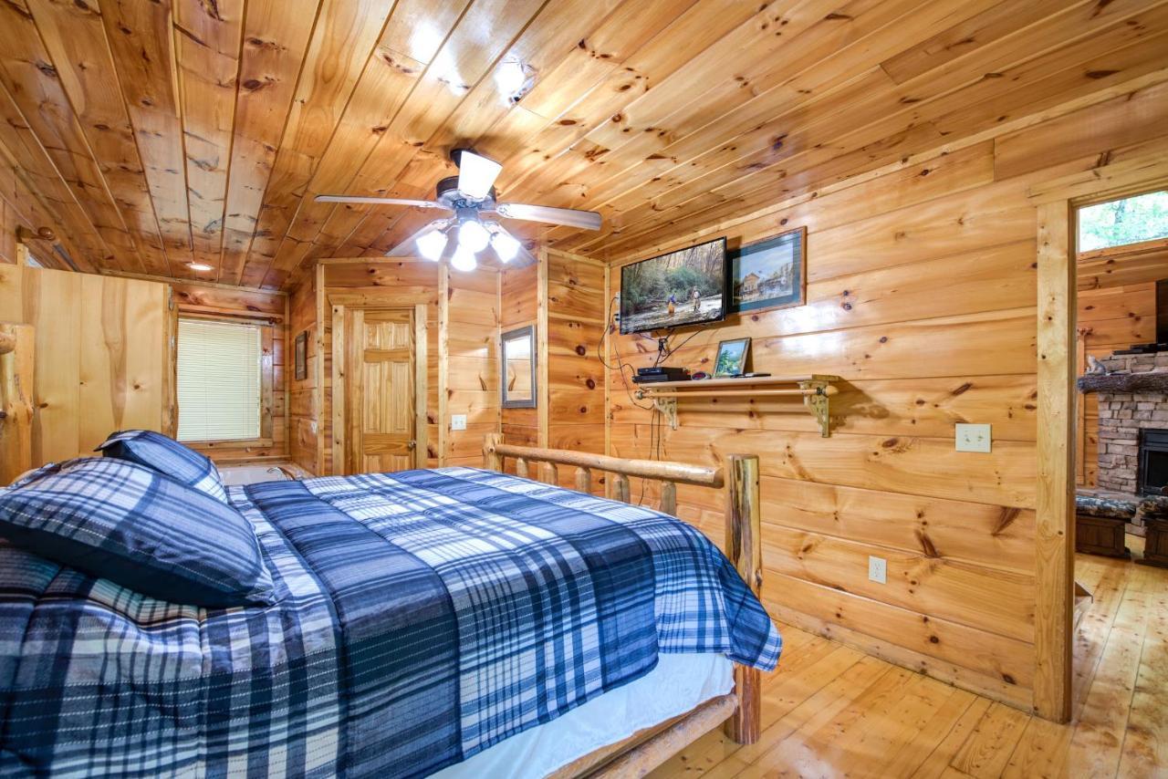 Cabin Of Dreams, 3 Bedroom Water View, Wifi, Hot Tub, Pool Table, Sleep 8 Sevierville Exterior photo