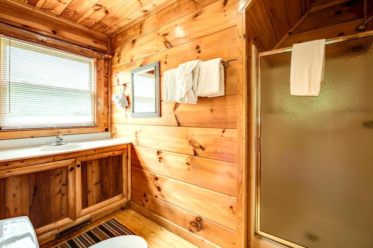 Cabin Of Dreams, 3 Bedroom Water View, Wifi, Hot Tub, Pool Table, Sleep 8 Sevierville Exterior photo