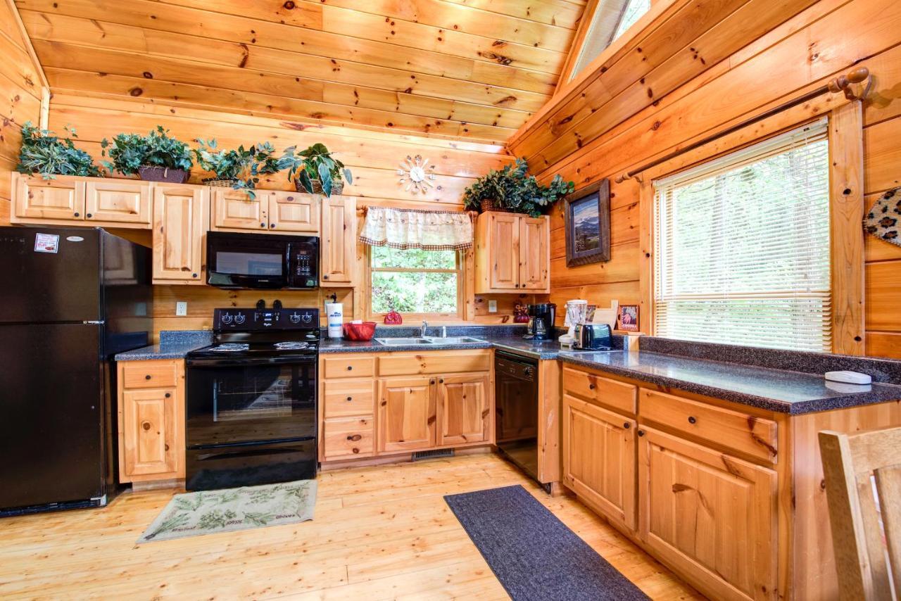 Cabin Of Dreams, 3 Bedroom Water View, Wifi, Hot Tub, Pool Table, Sleep 8 Sevierville Exterior photo