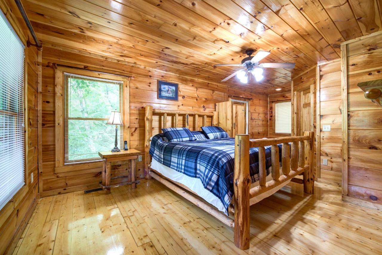 Cabin Of Dreams, 3 Bedroom Water View, Wifi, Hot Tub, Pool Table, Sleep 8 Sevierville Exterior photo